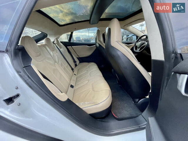 Белый Тесла Модель С, объемом двигателя 0 л и пробегом 210 тыс. км за 13100 $, фото 34 на Automoto.ua