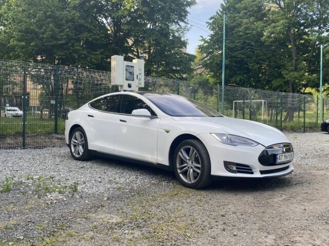 Белый Тесла Модель С, объемом двигателя 5.6 л и пробегом 305 тыс. км за 12700 $, фото 3 на Automoto.ua