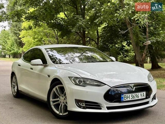 Белый Тесла Модель С, объемом двигателя 0 л и пробегом 103 тыс. км за 14600 $, фото 43 на Automoto.ua