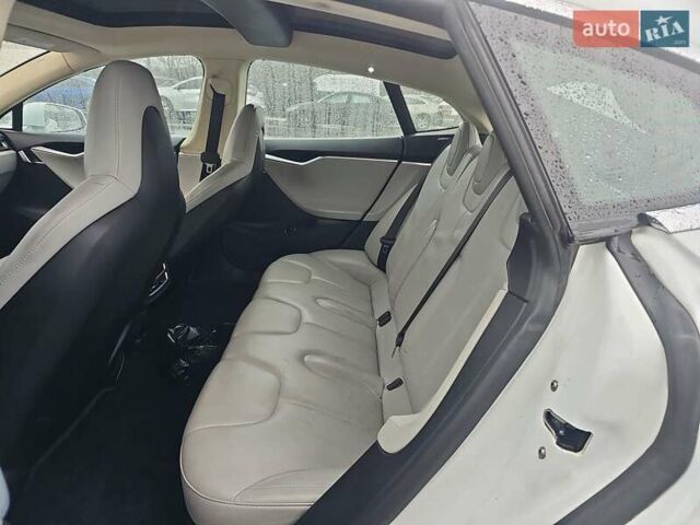 Белый Тесла Модель С, объемом двигателя 0 л и пробегом 121 тыс. км за 8500 $, фото 9 на Automoto.ua