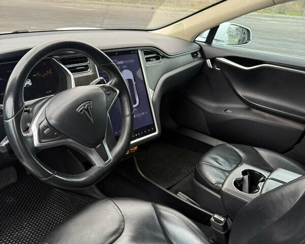 Белый Тесла Модель С, объемом двигателя 0 л и пробегом 118 тыс. км за 12000 $, фото 5 на Automoto.ua