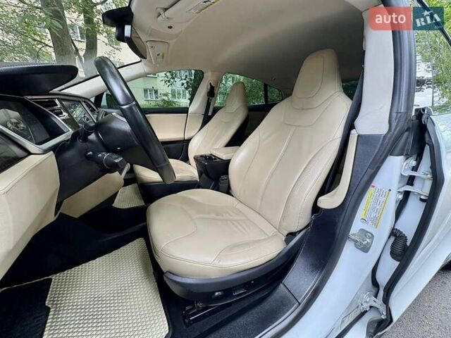 Белый Тесла Модель С, объемом двигателя 0 л и пробегом 103 тыс. км за 14600 $, фото 66 на Automoto.ua