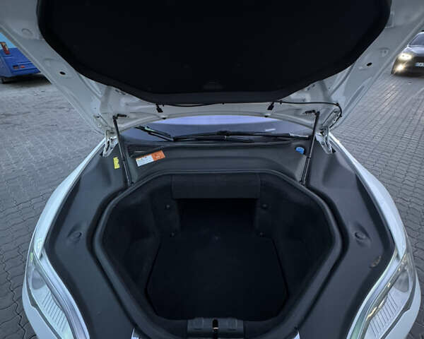 Білий Тесла Модель С, об'ємом двигуна 0 л та пробігом 147 тис. км за 15300 $, фото 12 на Automoto.ua