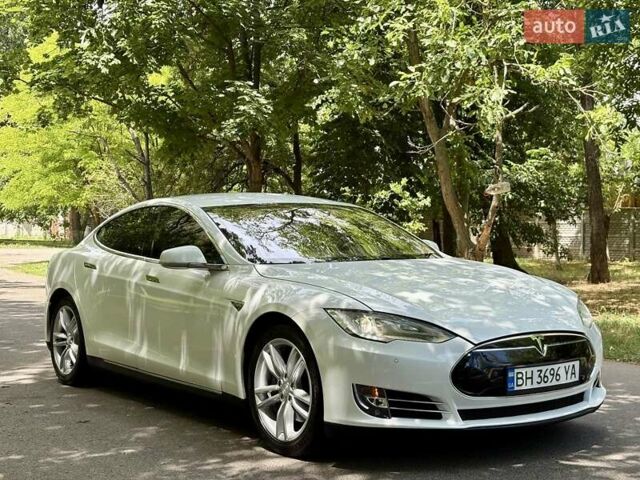 Белый Тесла Модель С, объемом двигателя 0 л и пробегом 103 тыс. км за 14600 $, фото 7 на Automoto.ua