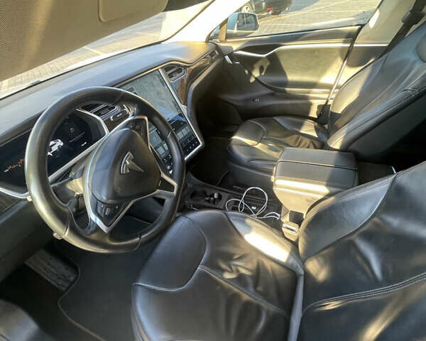 Білий Тесла Модель С, об'ємом двигуна 0 л та пробігом 250 тис. км за 13000 $, фото 10 на Automoto.ua