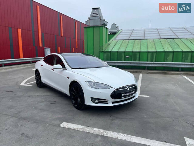 Белый Тесла Модель С, объемом двигателя 0 л и пробегом 165 тыс. км за 13200 $, фото 2 на Automoto.ua