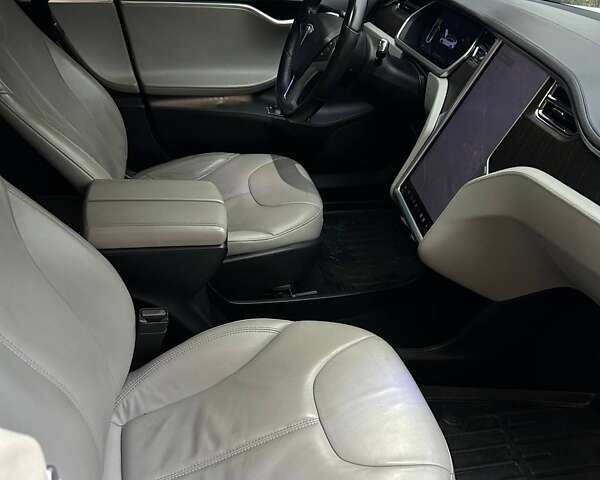 Белый Тесла Модель С, объемом двигателя 0 л и пробегом 213 тыс. км за 13400 $, фото 10 на Automoto.ua