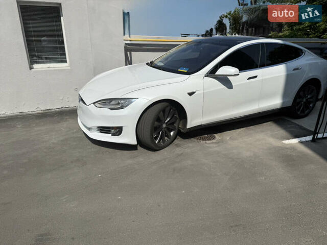 Белый Тесла Модель С, объемом двигателя 0 л и пробегом 141 тыс. км за 17000 $, фото 3 на Automoto.ua