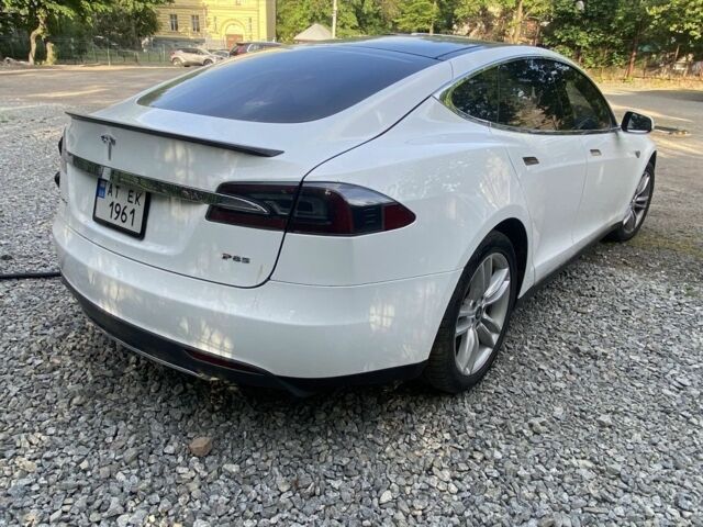 Белый Тесла Модель С, объемом двигателя 5.6 л и пробегом 305 тыс. км за 12700 $, фото 2 на Automoto.ua