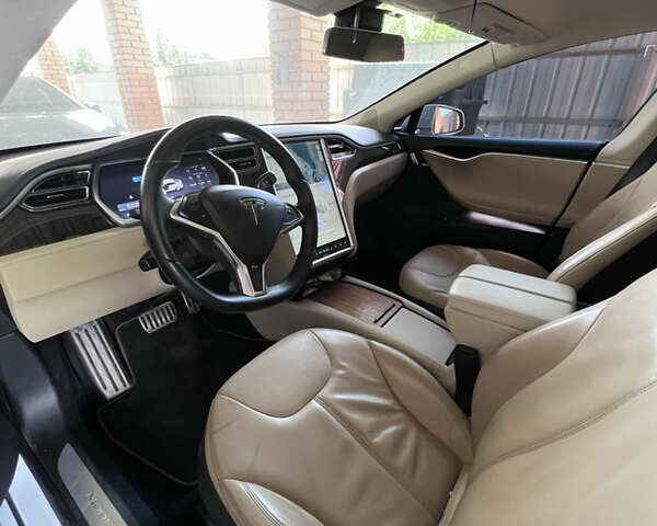 Белый Тесла Модель С, объемом двигателя 0 л и пробегом 139 тыс. км за 12500 $, фото 1 на Automoto.ua