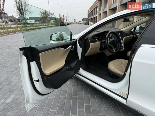 Білий Тесла Модель С, об'ємом двигуна 0 л та пробігом 113 тис. км за 12500 $, фото 6 на Automoto.ua