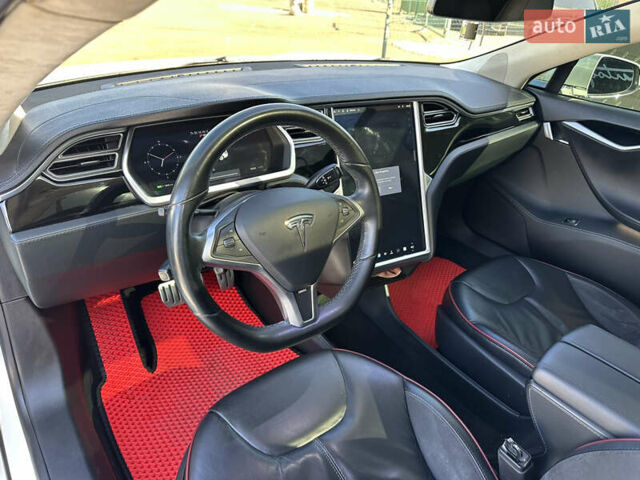 Белый Тесла Модель С, объемом двигателя 0 л и пробегом 230 тыс. км за 11999 $, фото 19 на Automoto.ua