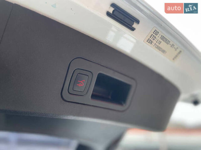 Белый Тесла Модель С, объемом двигателя 0 л и пробегом 165 тыс. км за 13200 $, фото 39 на Automoto.ua