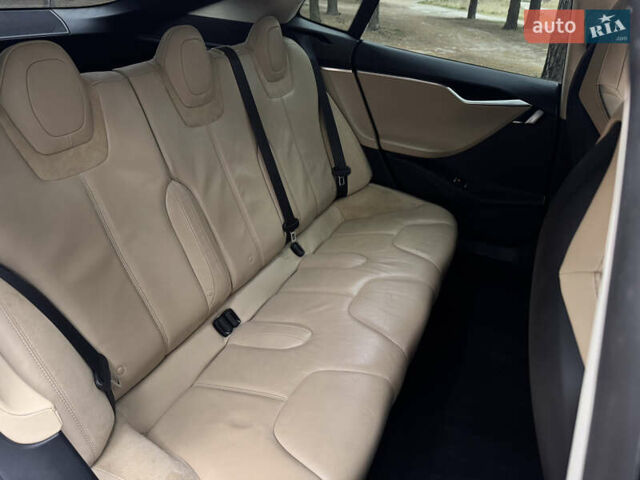 Білий Тесла Модель С, об'ємом двигуна 0 л та пробігом 115 тис. км за 15800 $, фото 10 на Automoto.ua