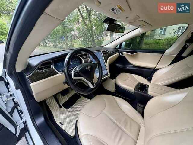 Белый Тесла Модель С, объемом двигателя 0 л и пробегом 103 тыс. км за 14600 $, фото 56 на Automoto.ua