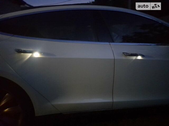 Білий Тесла Модель С, об'ємом двигуна 0 л та пробігом 140 тис. км за 15000 $, фото 24 на Automoto.ua
