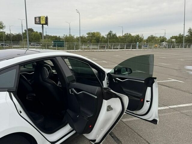 Білий Тесла Модель С, об'ємом двигуна 0 л та пробігом 240 тис. км за 11600 $, фото 14 на Automoto.ua