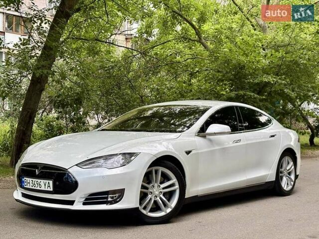 Белый Тесла Модель С, объемом двигателя 0 л и пробегом 103 тыс. км за 14600 $, фото 32 на Automoto.ua