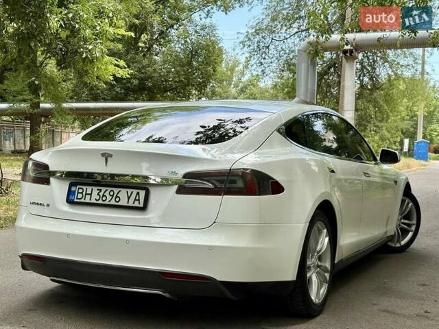 Белый Тесла Модель С, объемом двигателя 0 л и пробегом 103 тыс. км за 14600 $, фото 41 на Automoto.ua