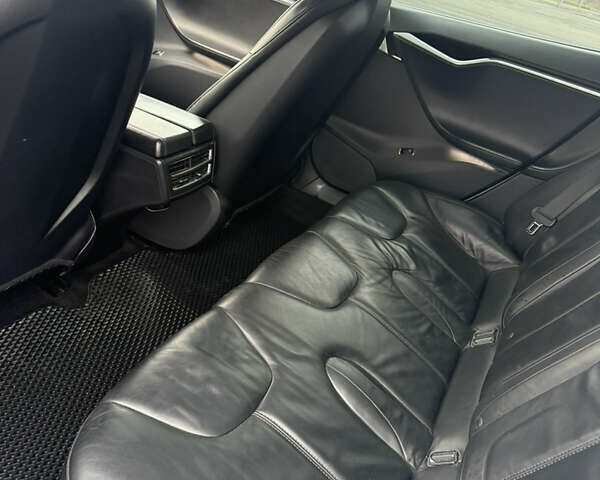 Белый Тесла Модель С, объемом двигателя 0 л и пробегом 118 тыс. км за 12000 $, фото 4 на Automoto.ua