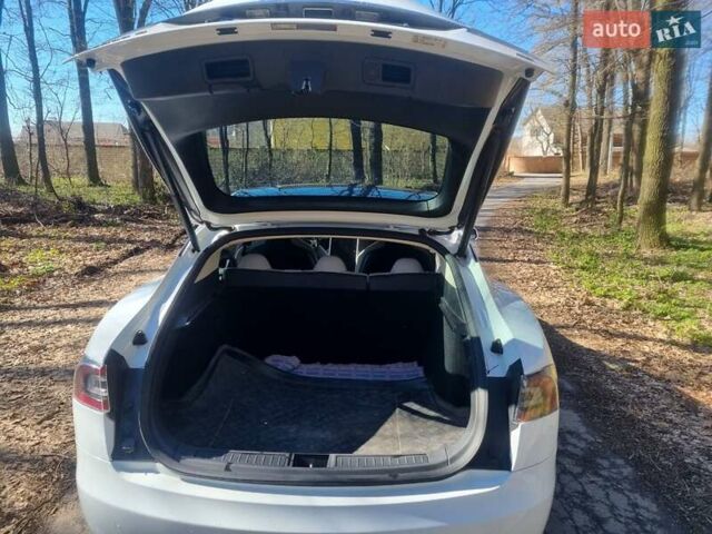 Белый Тесла Модель С, объемом двигателя 0 л и пробегом 190 тыс. км за 13200 $, фото 10 на Automoto.ua