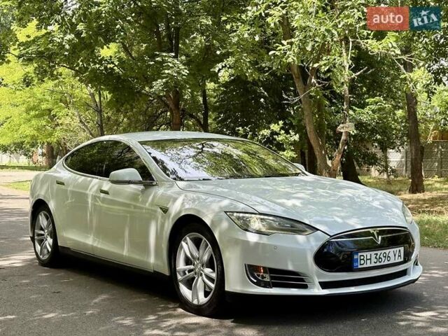 Белый Тесла Модель С, объемом двигателя 0 л и пробегом 103 тыс. км за 14600 $, фото 12 на Automoto.ua