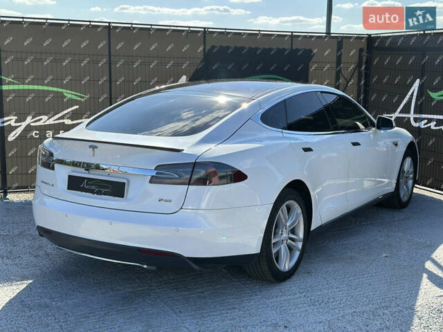 Белый Тесла Модель С, объемом двигателя 0 л и пробегом 230 тыс. км за 11999 $, фото 1 на Automoto.ua
