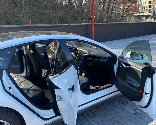 Белый Тесла Модель С, объемом двигателя 0 л и пробегом 187 тыс. км за 14900 $, фото 14 на Automoto.ua