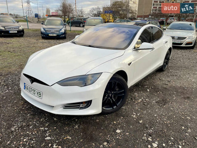 Белый Тесла Модель С, объемом двигателя 0 л и пробегом 210 тыс. км за 13100 $, фото 1 на Automoto.ua
