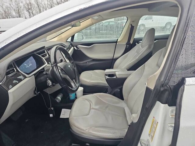 Белый Тесла Модель С, объемом двигателя 0 л и пробегом 92 тыс. км за 9500 $, фото 7 на Automoto.ua