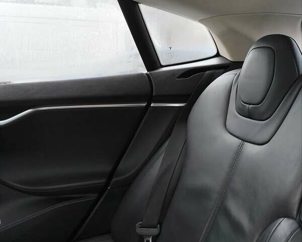 Белый Тесла Модель С, объемом двигателя 0 л и пробегом 116 тыс. км за 16000 $, фото 15 на Automoto.ua