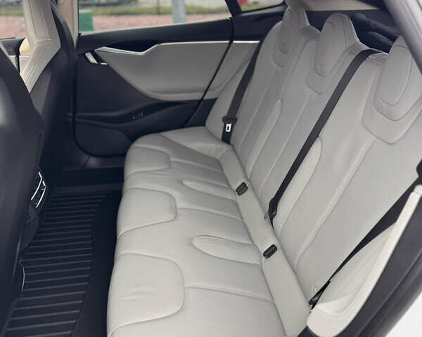 Білий Тесла Модель С, об'ємом двигуна 0 л та пробігом 115 тис. км за 14200 $, фото 11 на Automoto.ua