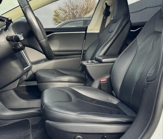 Белый Тесла Модель С, объемом двигателя 0 л и пробегом 189 тыс. км за 15700 $, фото 11 на Automoto.ua