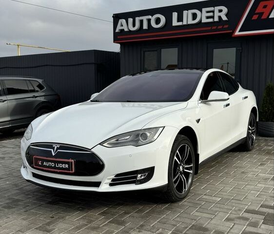 Белый Тесла Модель С, объемом двигателя 0 л и пробегом 189 тыс. км за 15700 $, фото 8 на Automoto.ua