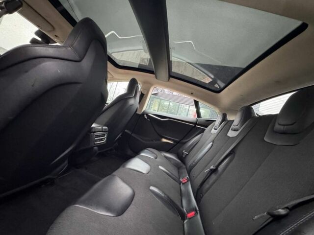 Белый Тесла Модель С, объемом двигателя 0 л и пробегом 393 тыс. км за 7999 $, фото 11 на Automoto.ua