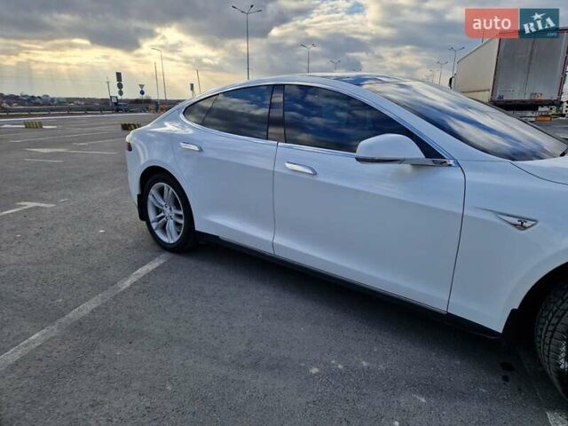 Белый Тесла Модель С, объемом двигателя 0 л и пробегом 201 тыс. км за 11500 $, фото 2 на Automoto.ua