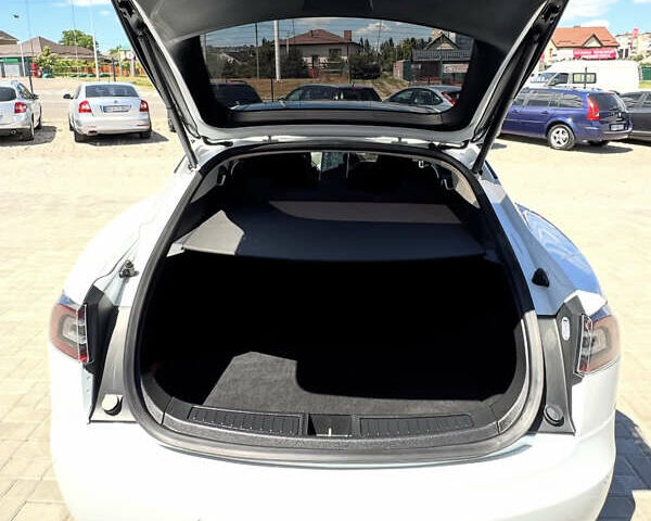 Белый Тесла Модель С, объемом двигателя 0 л и пробегом 186 тыс. км за 15700 $, фото 12 на Automoto.ua