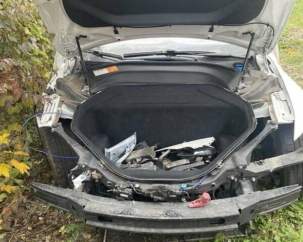 Белый Тесла Модель С, объемом двигателя 0 л и пробегом 170 тыс. км за 6200 $, фото 7 на Automoto.ua