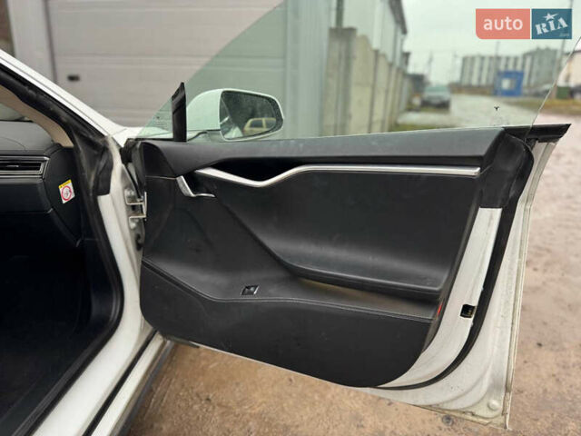 Белый Тесла Модель С, объемом двигателя 0 л и пробегом 400 тыс. км за 8700 $, фото 19 на Automoto.ua