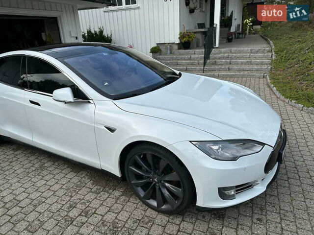 Белый Тесла Модель С, объемом двигателя 0 л и пробегом 194 тыс. км за 25000 $, фото 7 на Automoto.ua
