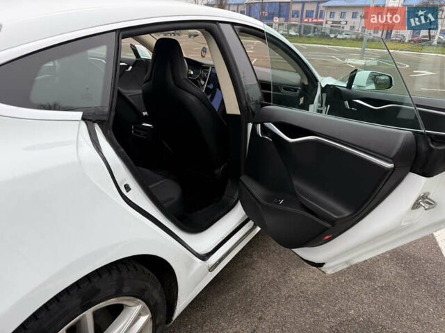 Белый Тесла Модель С, объемом двигателя 0 л и пробегом 217 тыс. км за 11200 $, фото 9 на Automoto.ua