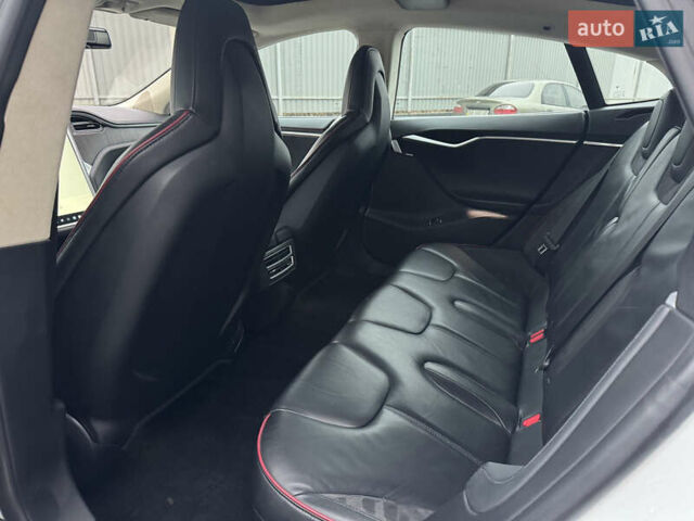 Белый Тесла Модель С, объемом двигателя 0 л и пробегом 80 тыс. км за 13500 $, фото 10 на Automoto.ua