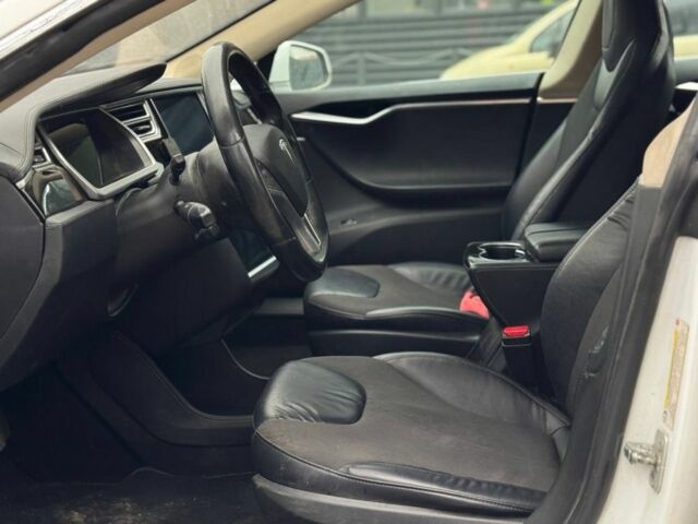 Белый Тесла Модель С, объемом двигателя 0 л и пробегом 393 тыс. км за 7999 $, фото 7 на Automoto.ua