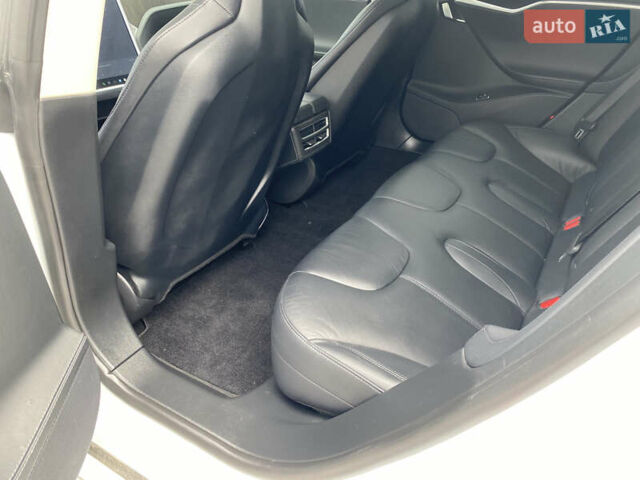 Белый Тесла Модель С, объемом двигателя 0 л и пробегом 186 тыс. км за 15700 $, фото 5 на Automoto.ua