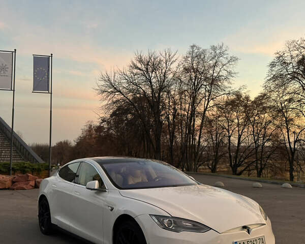 Білий Тесла Модель С, об'ємом двигуна 0 л та пробігом 108 тис. км за 14200 $, фото 5 на Automoto.ua