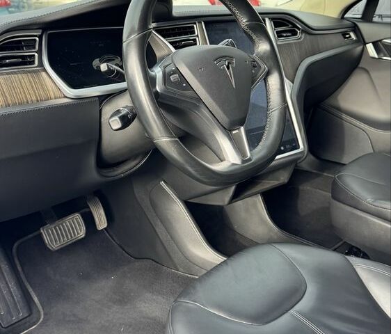 Белый Тесла Модель С, объемом двигателя 0 л и пробегом 189 тыс. км за 15700 $, фото 10 на Automoto.ua