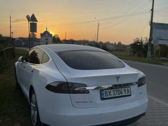 Білий Тесла Модель С, об'ємом двигуна 0 л та пробігом 150 тис. км за 16800 $, фото 4 на Automoto.ua