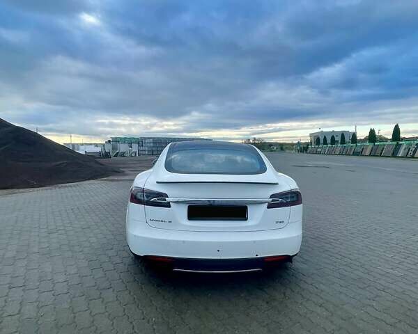 Белый Тесла Модель С, объемом двигателя 0 л и пробегом 246 тыс. км за 18500 $, фото 7 на Automoto.ua