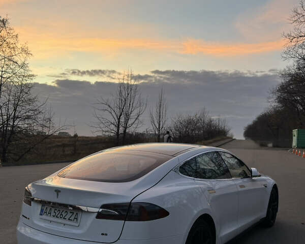 Білий Тесла Модель С, об'ємом двигуна 0 л та пробігом 108 тис. км за 14200 $, фото 4 на Automoto.ua