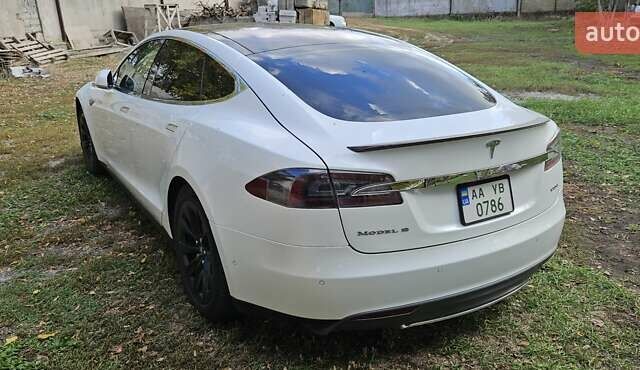 Тесла Модель С 2014 в Кривом Роге на Automoto.ua Белый Тесла Модель С, объемом двигателя 0 л и пробегом 208 тыс. км за 12700 $, фото 3 на Automoto.ua